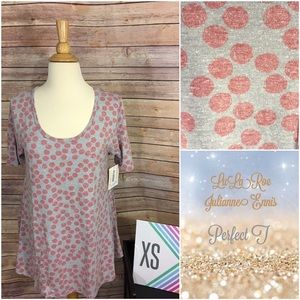❤️ Lularoe Perfect T fit and flare shape!